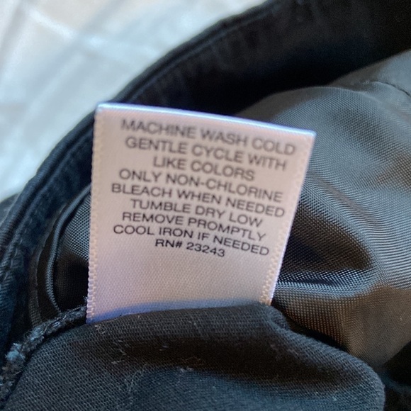 𝅺New York and Company 7th Avenue Design Studio Shorts Black Size 8 - Picture 8 of 10